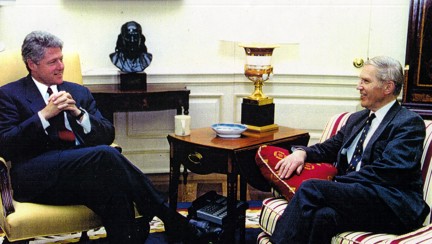 Photo of Dr Zbigniew Pelczynski OBE, right, with Bill Clinton, left, at The White House