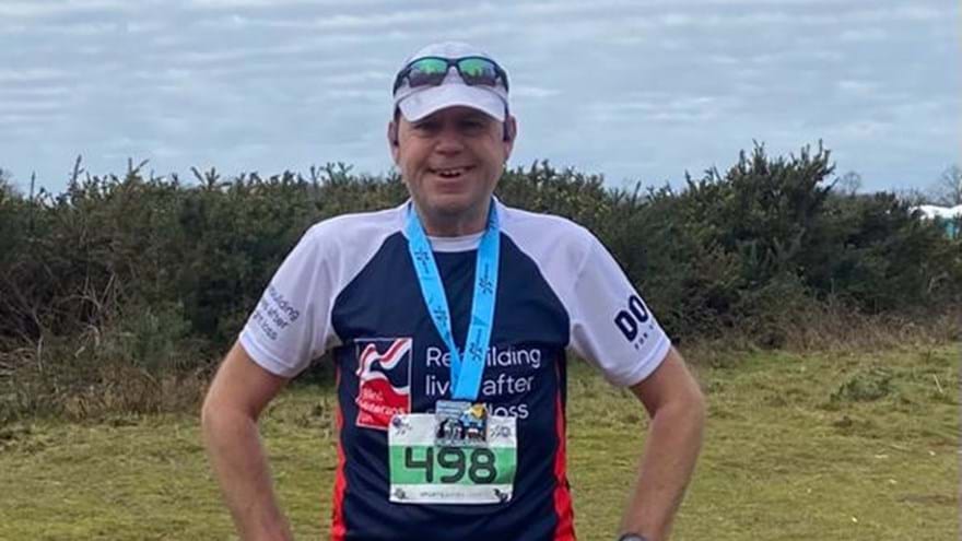 Picture of Andrew wearing his Blind Veterans UK running top 