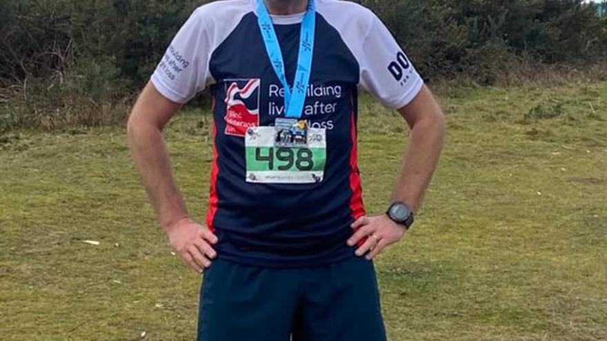 Picture of Andrew wearing his Blind Veterans UK running top 