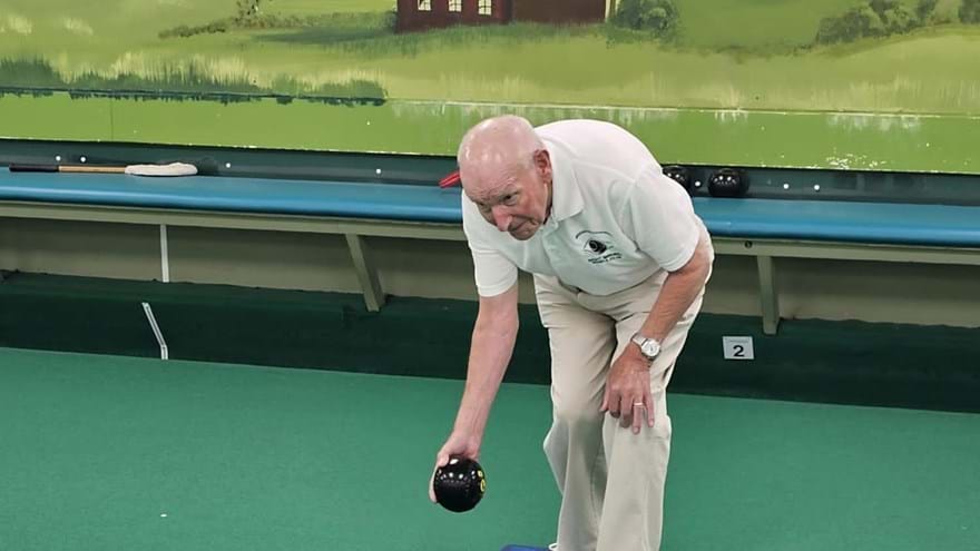 Blind veteran Les bowling at his local rink