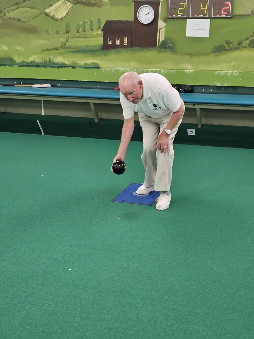 Blind veteran Les bowling at his local rink