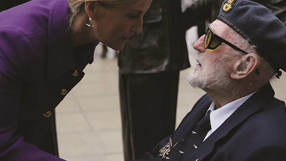 A photo of the Countess of Wessex and a blind veteran at remembrance