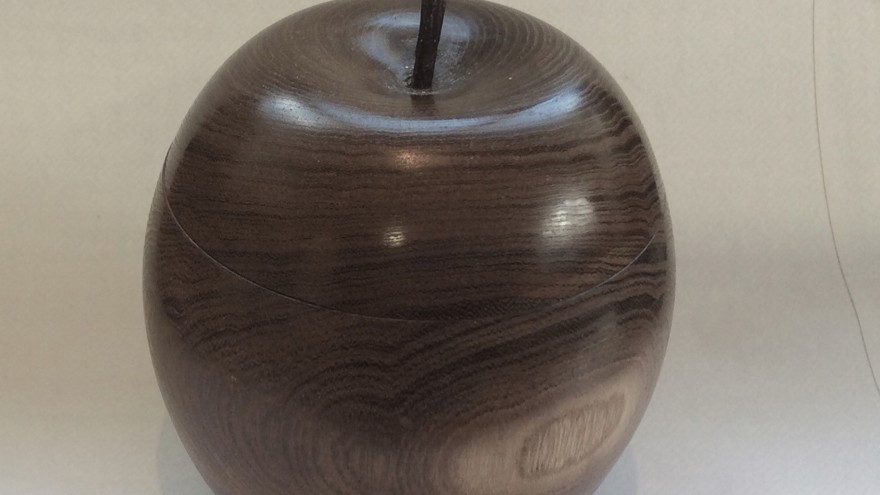 Photo of blind veteran Bill Mooney's woodturned apple